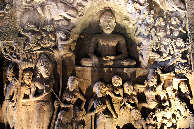 Buddha en bhumisparsa 03